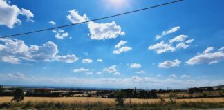 Καλοκαιρινός ο καιρός σήμερα – Ανεβαίνει κι άλλο ο υδράργυρος