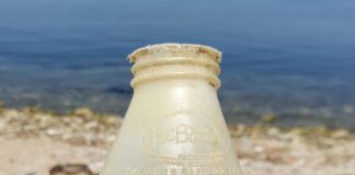 Θεσσαλονίκη: Μπουκάλι πλαστικό γάλακτος ηλικίας 37-50 ετών βρέθηκε σε παραλία
