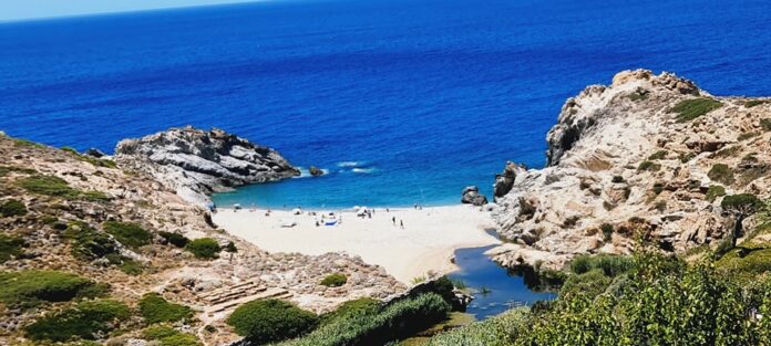 νας