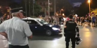 Θεσσαλονίκη ζωντανά τώρα: Πορεία κατά των υποχρεωτικών εμβολιασμών – Φραγμός των ΜΑΤ