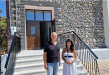 Ωραιόκαστρο: Στο ανακαινισμένο πέτρινο σχολείο με τον πρόεδρο πρωτοβάθμιας εκπαίδευσης