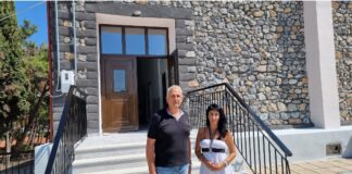 Ωραιόκαστρο: Στο ανακαινισμένο πέτρινο σχολείο με τον πρόεδρο πρωτοβάθμιας εκπαίδευσης