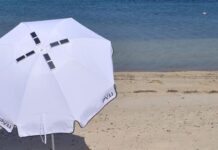 Η πρώτη στον κόσμο φωτοβολταϊκή ομπρέλα θαλάσσης έρχεται από τη Θεσσαλονίκη