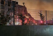 Ωραιόκαστρο: Καλύτερη η εικόνα της φωτιάς στο εργοστάσιο – Δείτε ΒΙΝΤΕΟ από την επιχείρηση κατάσβεσης