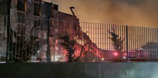 Ωραιόκαστρο: Καλύτερη η εικόνα της φωτιάς στο εργοστάσιο – Δείτε ΒΙΝΤΕΟ από την επιχείρηση κατάσβεσης