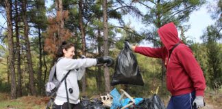 Ωραιόκαστρο: Η ομάδα του Save Your Hood μάζεψε απο ρόδες αυτοκινήτου μέχρι και… κρεβάτι, βίντεο