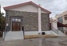 Ωραιόκαστρο: Χωρίς ράμπα και παράδοση έργου το πέτρινο σχολείο που εγκαινίασε η Κεραμέως