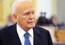 Πέθανε ο Κάρολος Παπούλιας