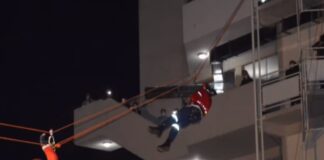 Ιπτάμενοι Άι Βασίληδες οι Πυροσβέστες σε Παιδο-Ογκολογική Κλινική, βίντεο