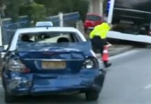 Θεσσαλονίκη: Ακυβέρνητο λεωφορείο έπεσε πάνω σε όχημα και δέντρα