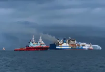 Τέσσερις συνολικά νεκροί έχουν ανασυρθεί από το καμένο πλοίο – Αγνοούνται ακόμη επτά άτομα