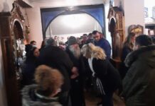 Θεσσαλονίκη: Διαμαρτυρήθηκαν οι πιστοί για την απομάκρυνση του πάτερ Γαβριήλ