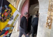 ΑΓΙΟ ΟΡΟΣ- ΕΚΤΑΚΤΟ: Εισβολή Ρώσων υπερεθνικιστών στο κατειλημμένο κεντρικό κτηριακό συγκρότημα της ΙΜ Εσφιγμένου