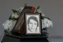 Το τελευταίο αντίο στον Δάκη – Συγγενείς, φίλοι και γνωστοί καλλιτέχνες στην κηδεία του τραγουδιστή