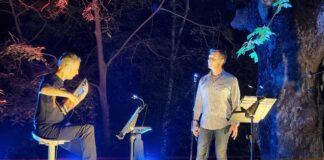 Ξεχωριστή και υπέροχη η εμφάνιση του Δημήτρη Μπάση και του Μανόλη Ανδρουλιδάκη στο Ωραιόκαστρο