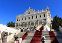 Παραμονή της Παναγίας: Ήθη και έθιμα ανά την Ελλάδα
