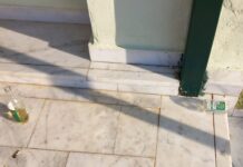 Ωραιόκαστρο: Τσιγάρα, ποτά, σπασμένα τσάμια κ.α. βρίσκονται καθημερινά σε αυλή δημοτικού σχολείο