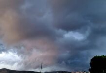 Καιρός: Εως τους 32 ο υδράργυρος – Συνεχίζουν βροχές και σκόνη