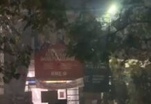 ΤΩΡΑ – Θεσσαλονίκη: Φωτιές και οδοφράγματα μπροστά στην Πολυτεχνική Σχολή (Live Video)