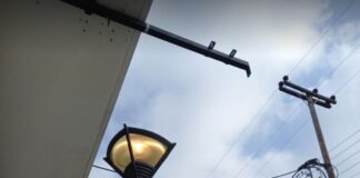 Ωραιόκαστρο 10:30 πμ και τα φώτα είναι αναμμένα – Καμία ενεργειακή κρίση σε αυτόν τον δήμο;