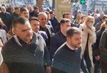 Την αγορά του Ωραιοκάστρου επισκέφτηκε ο πρόεδρος του ΚΙΝΑΛ – Συζήτηση με τον πρόεδρο του Ε.Σ.Ω.