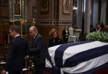 Κηδεία τέως βασιλιά Κωνσταντίνου: Ξεκίνησε η εξόδιος ακολουθία