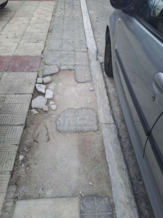 πεζοδρομιο κομνηνων