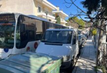 ΤΩΡΑ Ωραιόκαστρο Μποτιλιάρισμα σε κεντρικό δρόμο 4 λεωφορεία του 56 σταματημένα