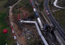 Τέμπη: Το κάθε κόμμα έβγαλε διαφορετικό πόρισμα για τις αιτίες της τραγωδίας