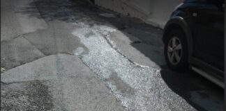Ωραιόκαστρο: Βοθρολύματα αναβλύζουν κοντά σε σχολείο σε δρόμο της Νεοχωρούδας, (βίντεο)