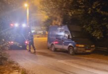 ΤΩΡΑ: Φωτιά σε φορτηγάκι στο Ωραιόκαστρο, βίντεο