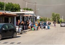 Φωτιά στη Ρόδο: Απεγκλωβίστηκαν τουλάχιστον 19.000 άνθρωποι – Η μεγαλύτερη επιχείρηση εκκένωσης που έγινε ποτέ στη χώρα