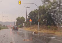 ΤΩΡΑ Χάος στο Ωραιόκαστρο με 10 λεπτά βροχή, βίντεο