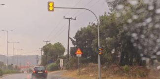 ΤΩΡΑ Χάος στο Ωραιόκαστρο με 10 λεπτά βροχή, βίντεο