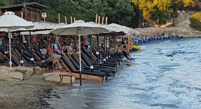 παραλια κινημα πετσετας