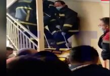 Θεσσαλονίκη: Επιχείρηση της Πυροσβεστικής και του ΕΚΑΒ για μεταφορά υπέρβαρου