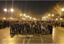 Θεσσαλονίκη: 57 καρέκλες που δεν πρέπει να αδειάσουν- Σιωπηλή διαμαρτυρία για τα θύματα των Τεμπών