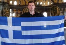 Έλληνας άνοιξε τη σημαία στην Αγία Σοφία και έγραψε «Αγαπημένη μου Πόλη, για πάντα Ελληνική» – Αντιδράσεις στην Τουρκία