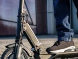 «Μπλόκο» στα ηλεκτρικά πατίνια για κάτω των 17 ετών: Στην Ολομέλεια της Βουλής το νέο νομοσχέδιο – Υποχρεωτική ασφάλιση, ψηφιακό μητρώο και βαριά πρόστιμα