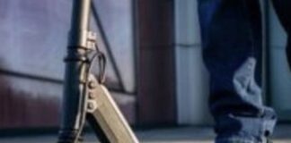 Ηλεκτρικά Πατίνια: «Βόμβα» στους δρόμους – Προς απαγόρευση για τους ανήλικους