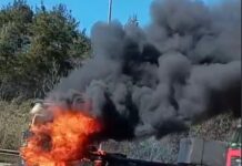 ΤΩΡΑ Φωτιά σε φορτηγό στο Δερβένι, βίντεο