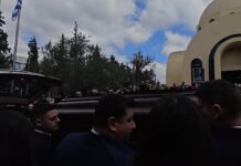 Συγκίνηση στην κηδεία του Αλέξη Κούγια – Συντετριμμένοι συγγενείς και φίλοι, με δάκρυα τον αποχαιρέτισαν τα παιδιά του