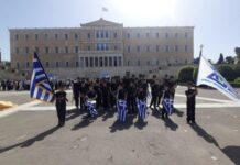 Εντυπωσίασε με την παρουσία της στην Πλατεία Συντάγματος η Φιλαρμονική Ορχήστρα του Δήμου Ωραιοκάστρου