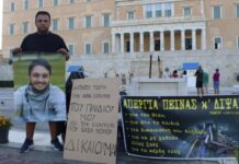 Τέμπη: Σε απεργία πείνας και δίψας ο πατέρας του Ντένις Ρούτσι μπροστά από τη Βουλή
