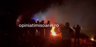 «Αδέρφια, ζείτε»: Ο ασπρόμαυρος αποχαιρετισμός στα συντρίμμια της Ρουμανίας που ράγισε καρδιές, βίντεο
