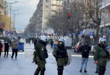 Πεδίο μάχης το κέντρο της Θεσσαλονίκης: Μολότοφ και χημικά στην πορεία για τα Τέμπη, βίντεο