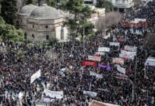 «Οι νεκροί δεν θα ξεχαστούν»: Μεγαλειώδης διαδήλωση για τα Τέμπη στη Θεσσαλονίκη – Χιλιάδες συρρέουν στο κέντρο , βίντεο