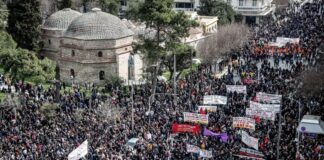 «Οι νεκροί δεν θα ξεχαστούν»: Μεγαλειώδης διαδήλωση για τα Τέμπη στη Θεσσαλονίκη – Χιλιάδες συρρέουν στο κέντρο , βίντεο