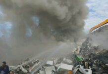 Βελτιωμένη η εικόνα της πυρκαγιάς στη Νεοχωρούδα: Συνεχίζεται η μάχη με τις φλόγες και τους τοξικούς καπνούς