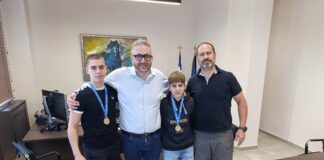 Ωραιόκαστρο: Οι πρωταθλητές Μιχαήλ-Άγγελος και Μάνος Τοπαλίδη στο Δημαρχείο